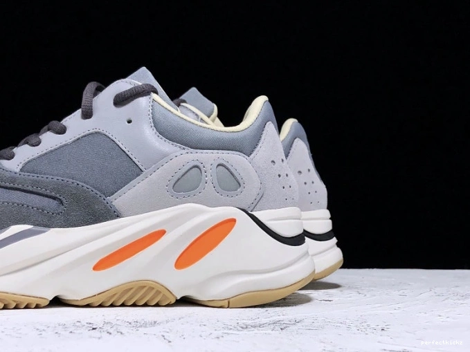 700 Boost FV9922 'Magnet' v2 Yeezy Adidas 0806